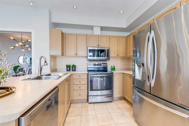 3016 Richview Blvd, House attached with 3 bedrooms, 4 bathrooms and 2 parking in Oakville ON | Image 6