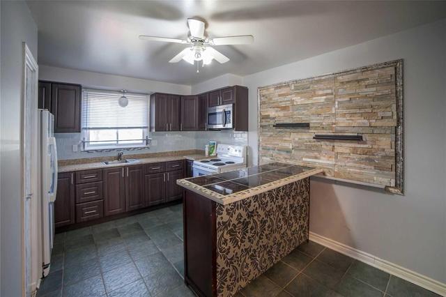 42 - 43 Nadia Pl, Townhouse with 4 bedrooms, 3 bathrooms and 1 parking in Oakville ON | Image 2
