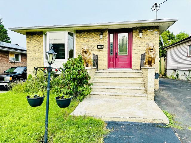 839 Glen St, House detached with 3 bedrooms, 2 bathrooms and 4 parking in Oshawa ON | Image 1