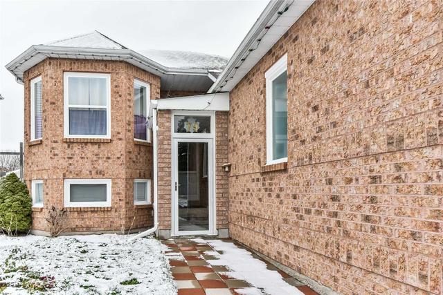 79 Carrick Ave, House detached with 2 bedrooms, 2 bathrooms and 4 parking in Georgina ON | Image 3