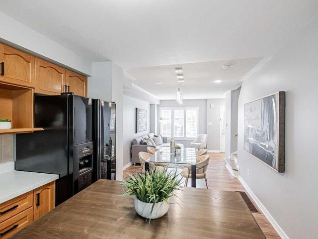 105 Weston Rd, Townhouse with 3 bedrooms, 3 bathrooms and 1 parking in Toronto ON | Image 3