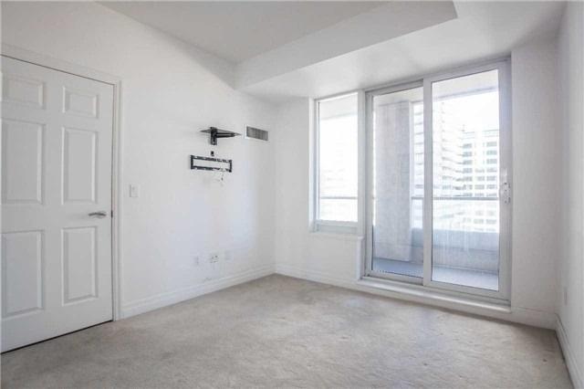 1505 - 35 Balmuto St, Condo with 2 bedrooms, 2 bathrooms and 1 parking in Toronto ON | Image 4