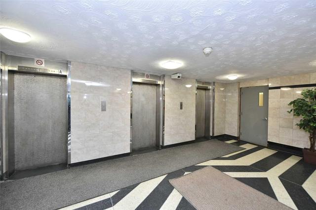 502 - 940 Caledonia Rd, Condo with 3 bedrooms, 1 bathrooms and 1 parking in Toronto ON | Image 5