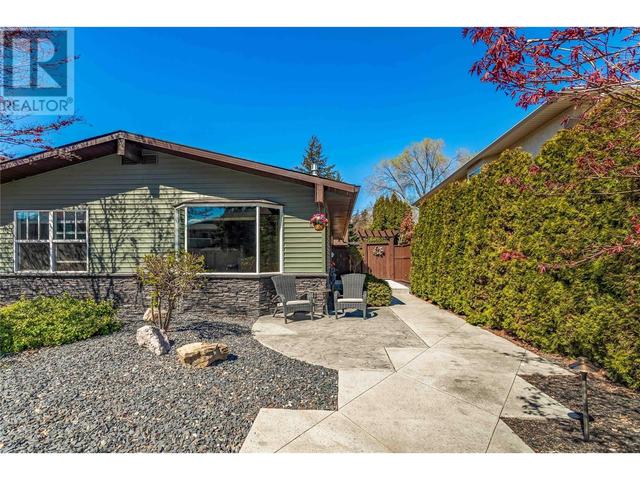 664 Patterson Avenue, House detached with 5 bedrooms, 3 bathrooms and 1 parking in Kelowna BC | Image 5