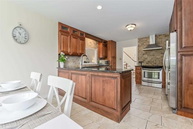 11 Gryphon Pl, House detached with 4 bedrooms, 4 bathrooms and 8 parking in Guelph ON | Image 2