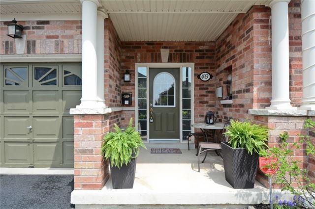 49 Tempo Way, House attached with 3 bedrooms, 3 bathrooms and 1 parking in Whitby ON | Image 2