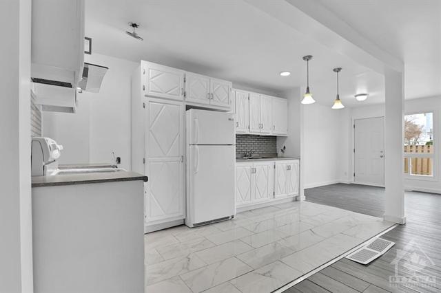 10 The Rockery Private, Townhouse with 4 bedrooms, 2 bathrooms and 2 parking in Ottawa ON | Image 5