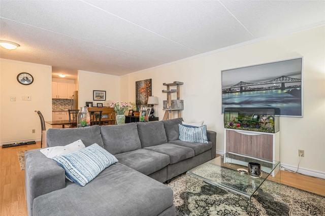 310 - 65 Silvercreek Pkwy N, Condo with 3 bedrooms, 2 bathrooms and 1 parking in Guelph ON | Image 2