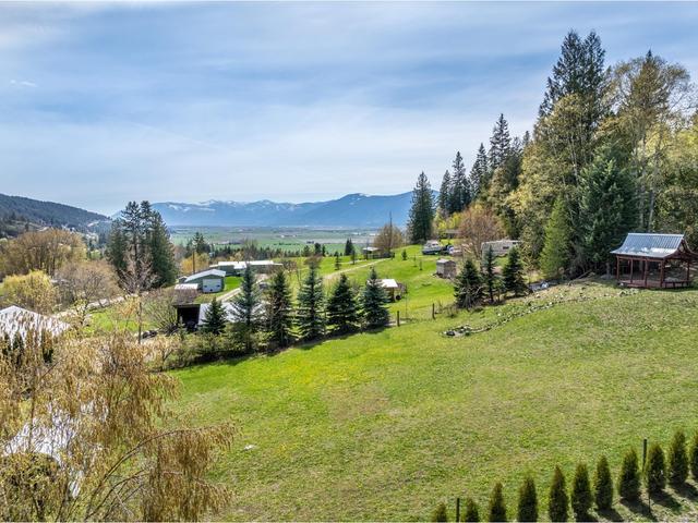 5469 Cory Road, House detached with 1 bedrooms, 2 bathrooms and null parking in Central Kootenay A BC | Image 44