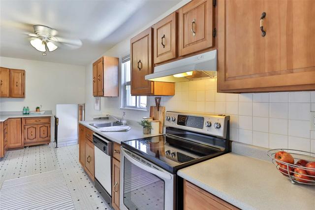 24 Elmsdale Rd, House detached with 2 bedrooms, 2 bathrooms and 1 parking in Toronto ON | Image 2