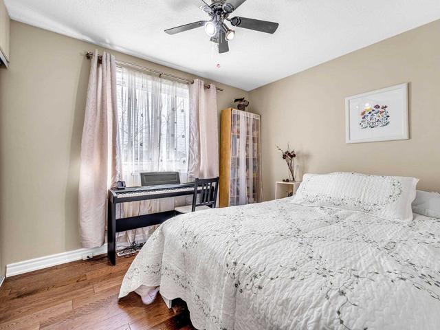 201 Hollyberry Tr, House semidetached with 3 bedrooms, 3 bathrooms and 4 parking in Toronto ON | Image 11