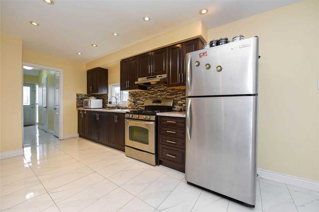 18 Crawford Dr, House semidetached with 3 bedrooms, 4 bathrooms and 3 parking in Brampton ON | Image 34