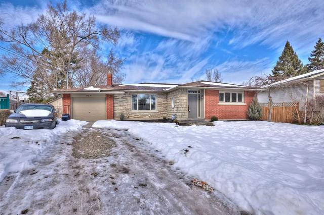 61 Royal Manor Dr, House detached with 3 bedrooms, 2 bathrooms and 7 parking in St. Catharines ON | Image 1