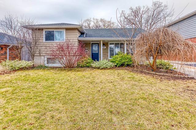 332 Melores Dr, House detached with 3 bedrooms, 2 bathrooms and 2 parking in Burlington ON | Image 1