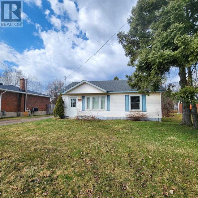 385 Whitney Ave, House detached with 2 bedrooms, 1 bathrooms and null parking in Sault Ste. Marie ON | Image 2
