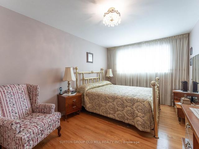 31 Demaris Ave, House semidetached with 3 bedrooms, 2 bathrooms and 3 parking in Toronto ON | Image 8
