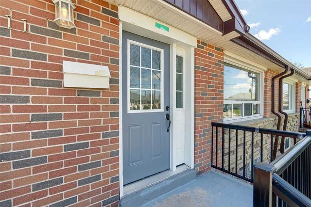 upper - 11 Garfield Cres, House semidetached with 3 bedrooms, 1 bathrooms and 2 parking in Brampton ON | Image 16