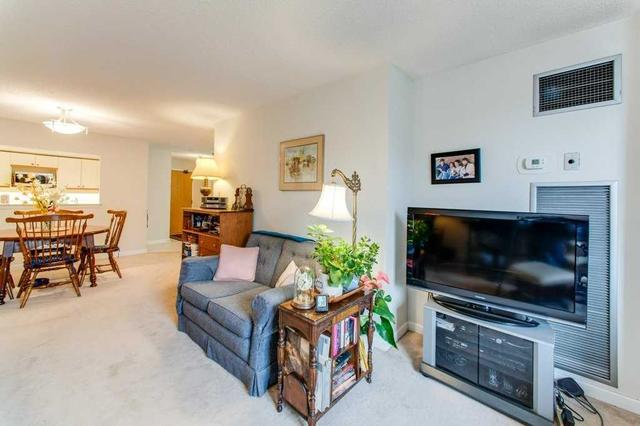 207 - 955 Millwood Rd, Condo with 1 bedrooms, 1 bathrooms and 1 parking in Toronto ON | Image 2