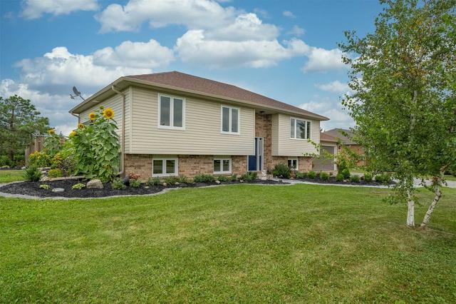 17 Hallet Cres, House detached with 3 bedrooms, 2 bathrooms and 8 parking in Kawartha Lakes ON | Image 1