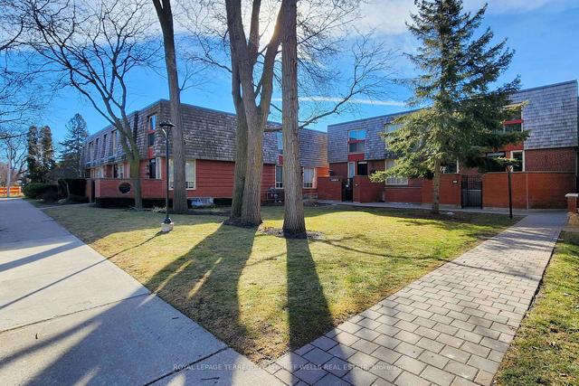 th1 - 7 Aldershot Cres, Townhouse with 2 bedrooms, 2 bathrooms and 1 parking in Toronto ON | Image 12