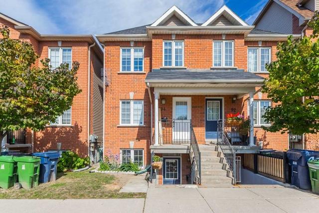 96 Connolly St, Townhouse with 2 bedrooms, 1 bathrooms and 1 parking in Toronto ON | Image 1