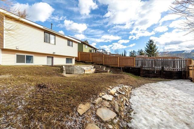 720 Balmer Crescent, House detached with 5 bedrooms, 3 bathrooms and 3 parking in Elkford BC | Image 33