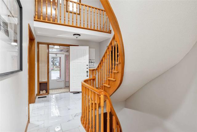 327a Beechgrove Dr, House detached with 4 bedrooms, 4 bathrooms and 12 parking in Toronto ON | Image 2