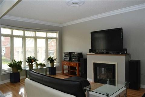 33 Dunedin Dr, House detached with 4 bedrooms, 3 bathrooms and 2 parking in Vaughan ON | Image 2