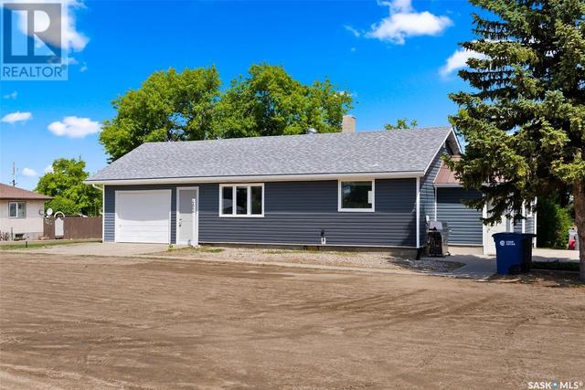 402 Blenkhorn Street, House detached with 2 bedrooms, 2 bathrooms and null parking in Vibank SK | Image 4