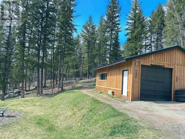 7220 Summit Road, House detached with 4 bedrooms, 2 bathrooms and null parking in Cariboo H BC | Image 2