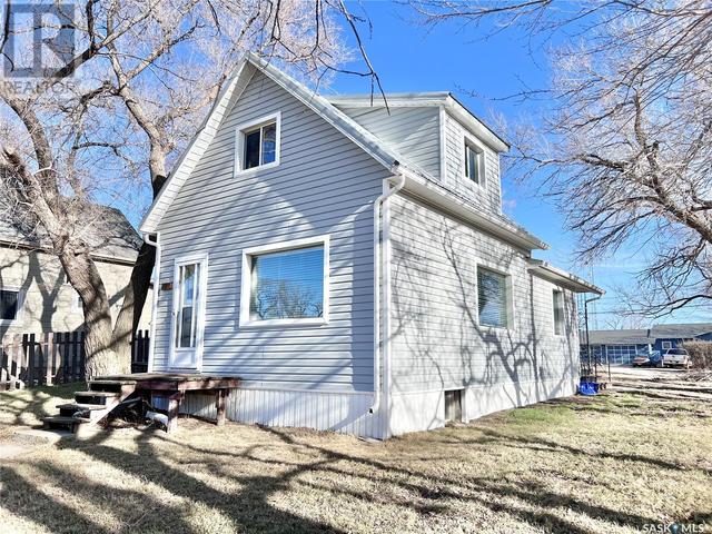 201 Main Street, House detached with 3 bedrooms, 1 bathrooms and null parking in Macrorie SK | Image 20