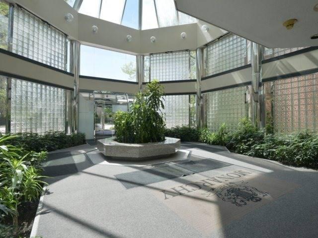 101 - 325 Webb Dr, Condo with 2 bedrooms, 2 bathrooms and 1 parking in Mississauga ON | Image 2