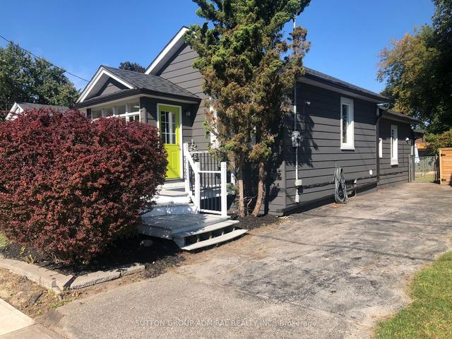 3722 St Clair Ave E, House detached with 2 bedrooms, 2 bathrooms and 3 parking in Toronto ON | Image 12