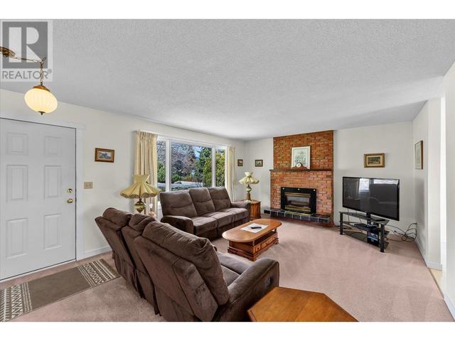 1157 Trevor Drive, House detached with 5 bedrooms, 2 bathrooms and 6 parking in West Kelowna BC | Image 2