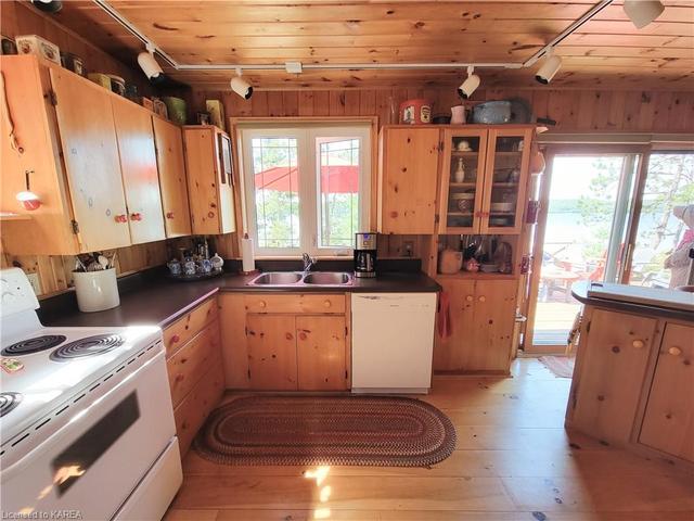890 Mazinaw Lake, House detached with 2 bedrooms, 1 bathrooms and null parking in North Frontenac ON | Image 6