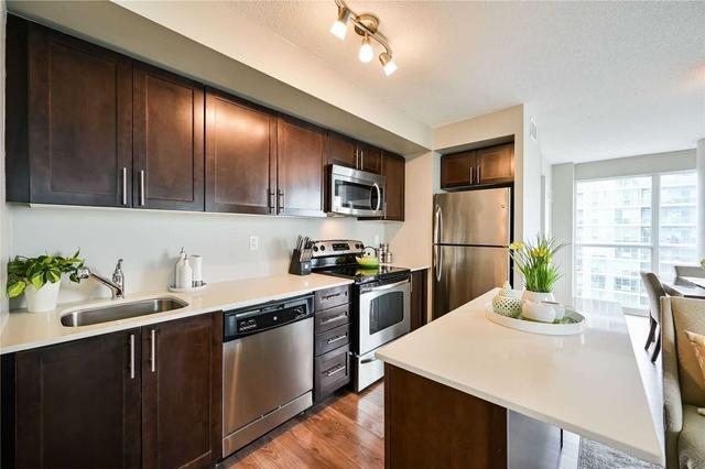 1813 - 155 Legion Rd N, Condo with 2 bedrooms, 2 bathrooms and 1 parking in Toronto ON | Image 5