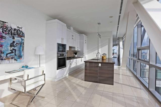 Ph1404 - 29 Queens Quay E, Condo with 4 bedrooms, 4 bathrooms and 2 parking in Toronto ON | Image 3