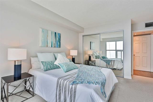1306 - 99 Harbour Sq, Condo with 1 bedrooms, 1 bathrooms and 1 parking in Toronto ON | Image 11