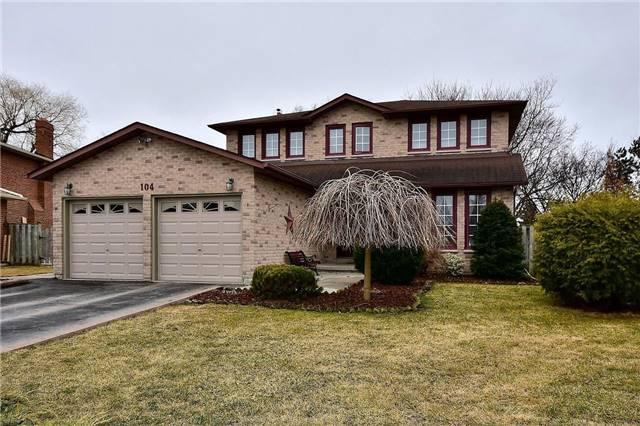 104 Lambeth Crt, House detached with 3 bedrooms, 3 bathrooms and 4 parking in Newmarket ON | Image 2