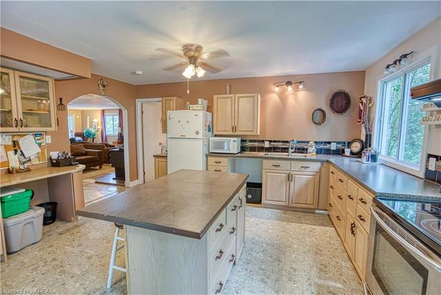 1085 Lakefront Circle, House detached with 3 bedrooms, 1 bathrooms and null parking in Central Frontenac ON | Image 9