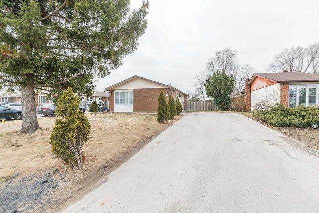 19 Finchley Cres, House detached with 3 bedrooms, 2 bathrooms and 8 parking in Brampton ON | Image 1