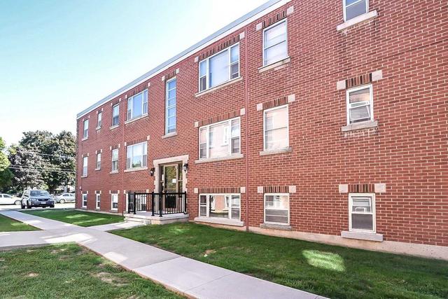 4 - 5 Applewood Ave, Condo with 1 bedrooms, 1 bathrooms and 1 parking in Hamilton ON | Image 1