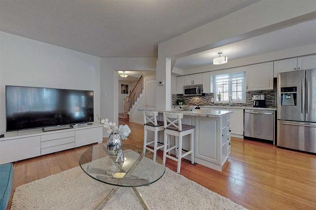 61 Silverdart Cres, House attached with 3 bedrooms, 4 bathrooms and 4 parking in Richmond Hill ON | Image 17