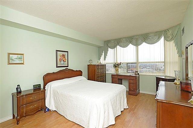 801 - 10 Malta Ave, Condo with 2 bedrooms, 2 bathrooms and 1 parking in Brampton ON | Image 9