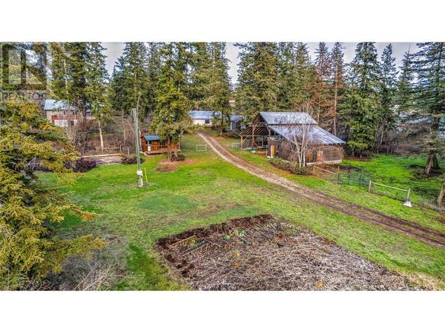 11 Gardom Lake Road, House detached with 2 bedrooms, 2 bathrooms and null parking in North Okanagan F BC | Image 20