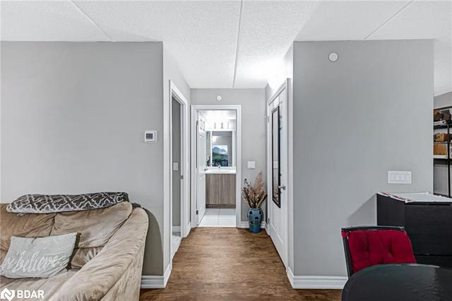 809 - 716 Main Street E, House attached with 1 bedrooms, 1 bathrooms and 1 parking in Milton ON | Image 4