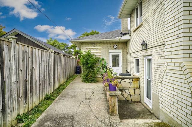 5 Robinglade Dr, House detached with 3 bedrooms, 2 bathrooms and 3 parking in Toronto ON | Image 24