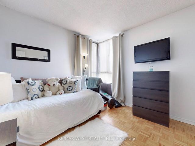 1111 - 10 Martha Eaton Way, Condo with 3 bedrooms, 2 bathrooms and 1 parking in Toronto ON | Image 17