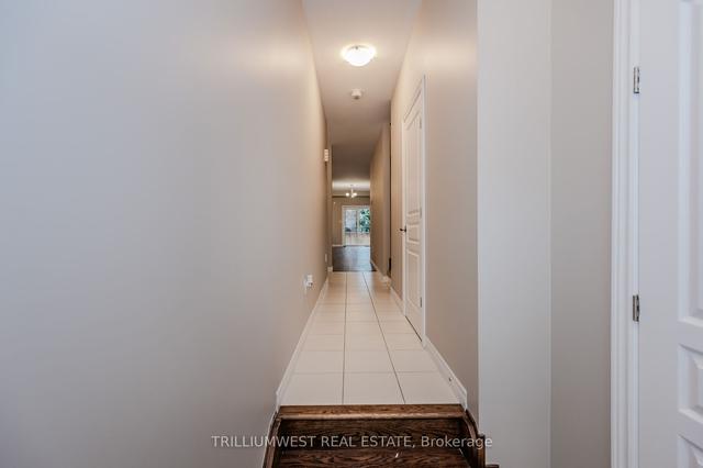 36 Robert Peel Rd, Townhouse with 3 bedrooms, 3 bathrooms and 2 parking in Kitchener ON | Image 31