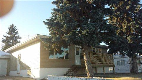 1315 Coteau St W, House detached with 2 bedrooms, 1 bathrooms and 2 parking in Moose Jaw SK | Image 2